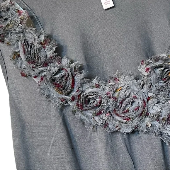Grey Tank Top with Floral Neck line - Picture 4 of 7